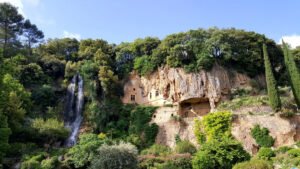 Parc de Villecroze dans le Var, jardin remarquable avec cascades et nature, idéal pour une sortie en famille