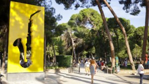 Aire de jeux enfants au Parc de la Pinède à Antibes Juan-les-Pins