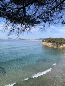 Plage du Liouquet La Ciotat, plage nature de galets en famille côté Est
