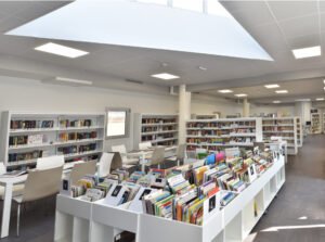 Médiathèque Bonneveine Marseille, espace lecture pour familles