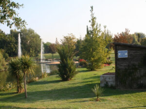 Parc Ferrage à Marignane, parc urbain avec jeux enfants et espaces verts en famille