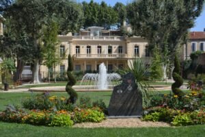 Parc de la Légion d’Honneur Salon-de-Provence parc municipal ombragé familles