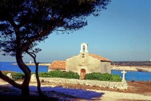 Sentier du littoral Sainte-Croix Martigues, promenade familiale avec vue mer