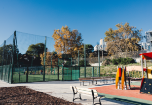 City stade des Micocouliers Marseille, terrain multisports rénové pour enfants et ados