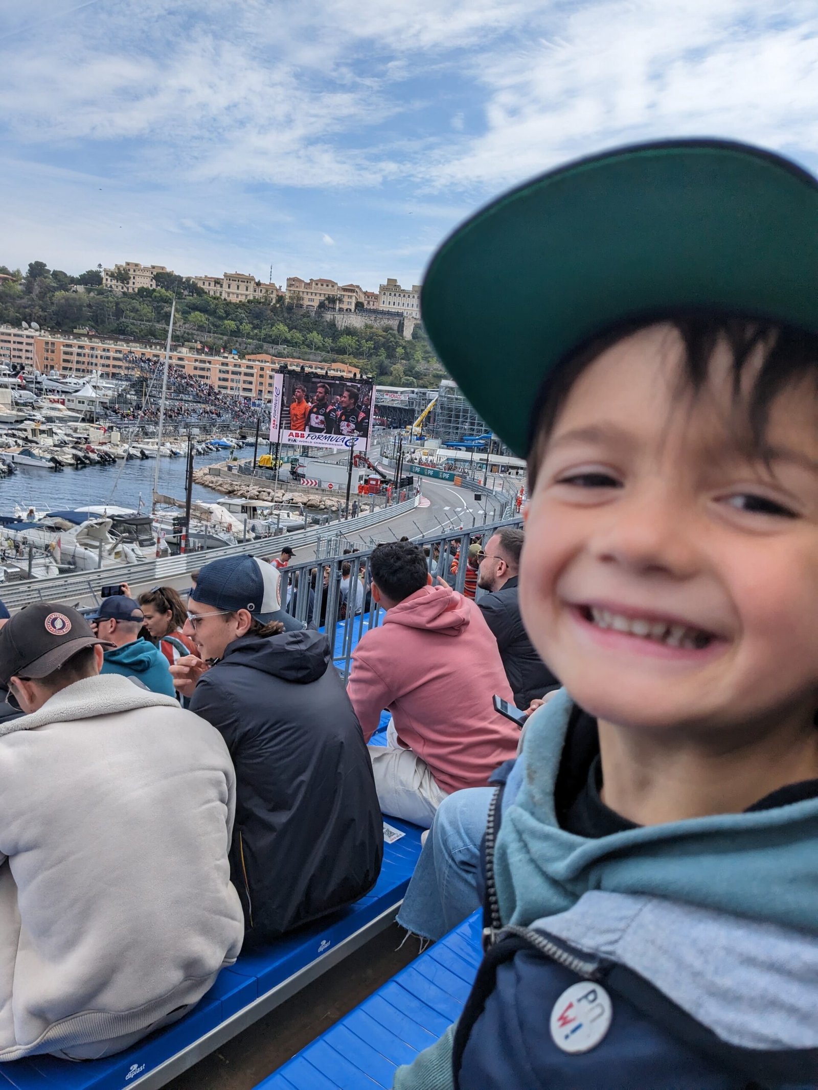E-Prix Monaco famille dans les tribunes avec enfants à Monaco