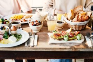 Famille au café boulangerie Le Pain Quotidien Aix-en-Provence avec enfants