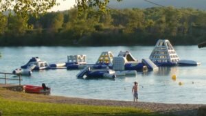 Lacs des Buissonnades famille Oraison avec baignade, jeux enfants et activités nature
