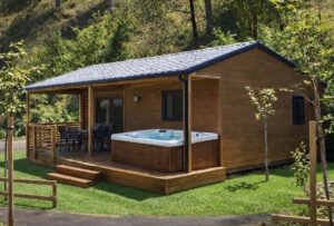 Camping famille Castellane La Ferme de Castellane piscine et enfants en pleine nature