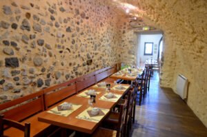 Restaurant famille Digne-les-Bains crêperie Les Boucaniers crêpes servies aux enfants