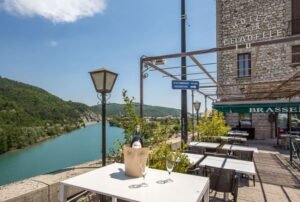 Restaurant famille Sisteron Hôtel La Citadelle terrasse avec vue sur la citadelle