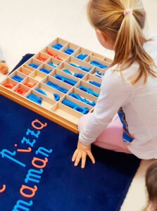 Kids Club Les Colibris Biot enfants en activité Montessori et ateliers vacances