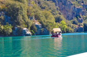 lac d’Esparron en famille Verdon nature calme enfants kayak