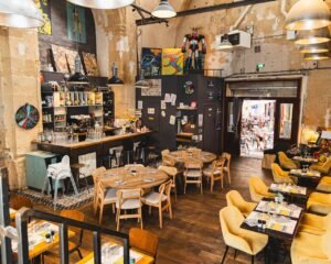 Restaurant famille Aix-en-Provence Les Fils à Maman décoration vintage et plats enfants