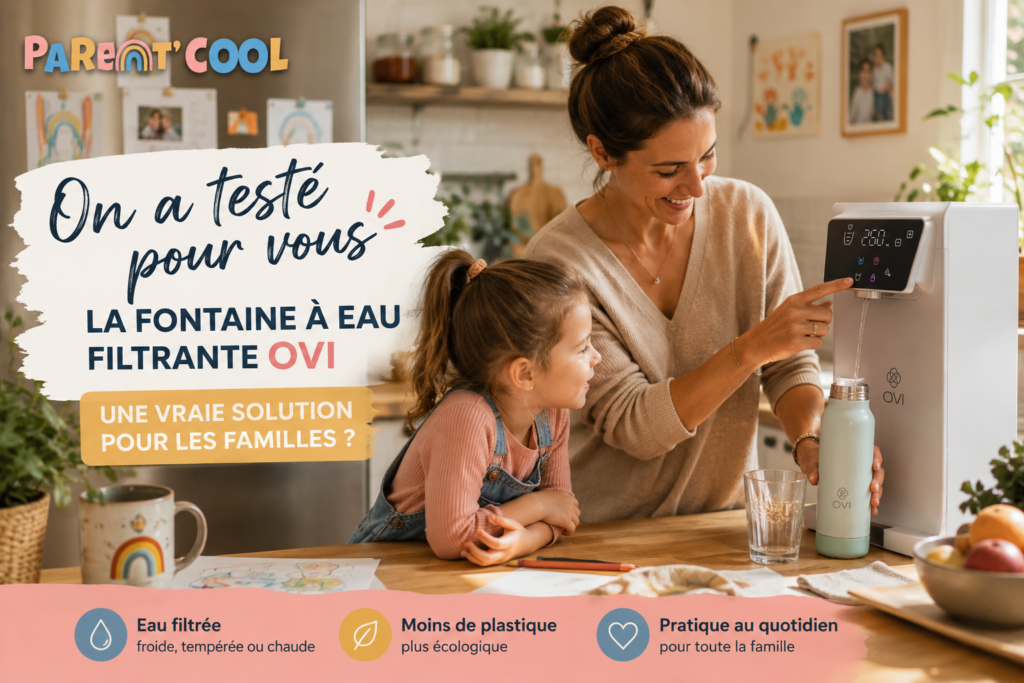 Parent remplissant une gourde d'enfant avec la fontaine à eau filtrante OVI dans une cuisine familiale lumineuse, test réalisé par Parent Cool.