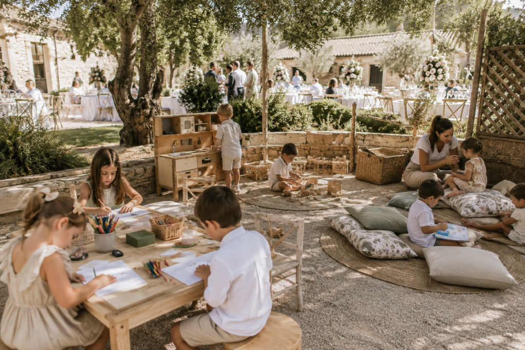 Espace enfants aménagé pour un mariage en PACA