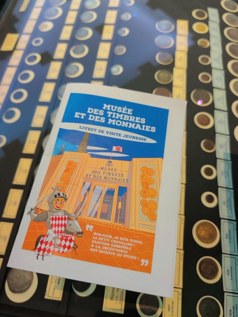 Livret-jeu du parcours jeunesse au Musée des Timbres et des Monnaies de Monaco