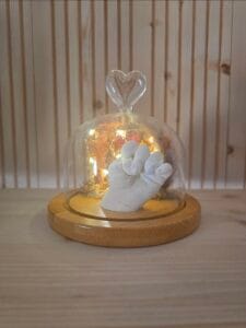 Empreinte bébé en relief réalisée par Empreinte Création – souvenir de famille unique sur la Côte d’Azur – Parent Cool