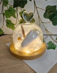 Empreinte bébé en relief réalisée par Empreinte Création – souvenir de famille unique sur la Côte d’Azur – Parent Cool